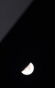 Crescent moon minimal wallpaper – moon on black space